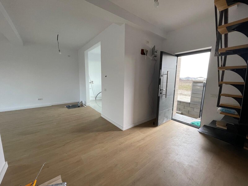 Domnesti strada Salciei Parter Mansardat - toate utilitatile 3 dorm