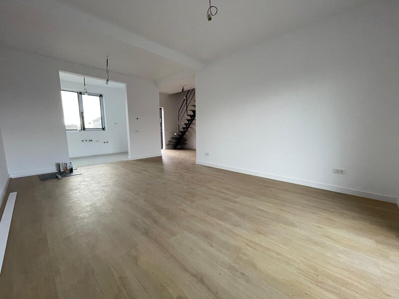 Domnesti strada Salciei Parter Mansardat - toate utilitatile 3 dorm