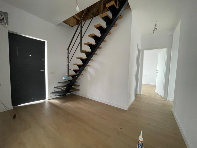 Domnesti strada Salciei Parter Mansardat - toate utilitatile 3 dorm